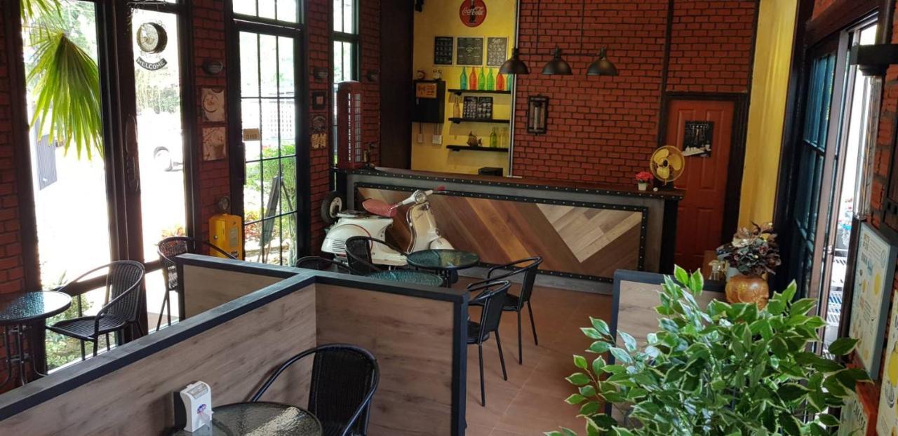The Room Boutique Hotel Sakon Nakhon Exterior photo
